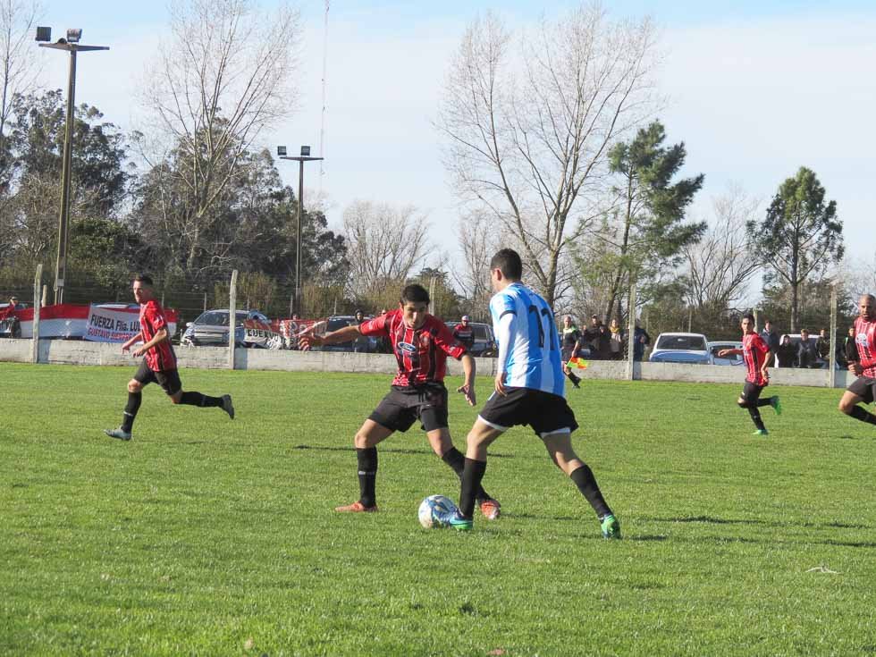 Amigos Unidos se quedó con el clásico ante la "academia"