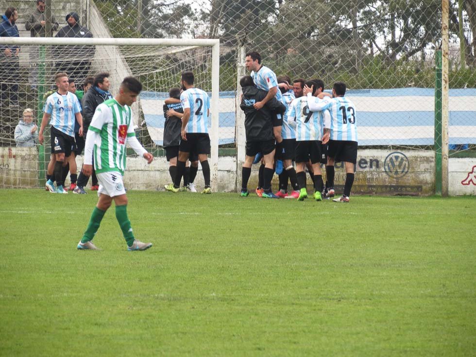 Racing, con Pardo como figura, se trajo un  triunfazo de Mar del Plata