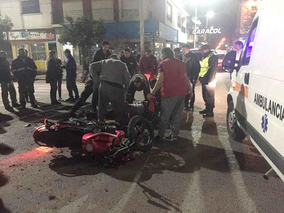 Un motociclista resultó con heridas de  gravedad al protagonizar un accidente