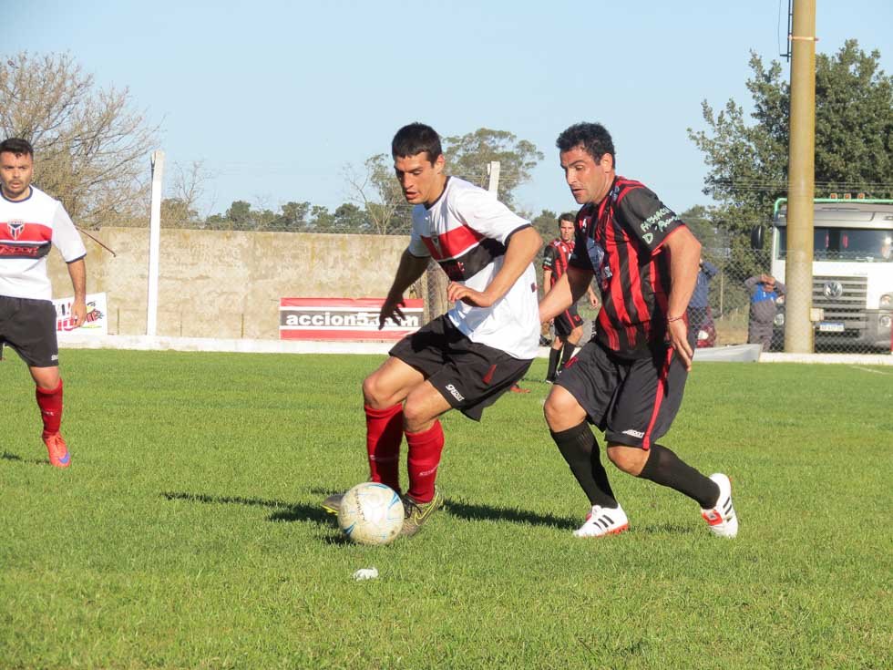 Amigos Unidos goleó 4 A 1 a San Manuel  y es el puntero de la Zona B