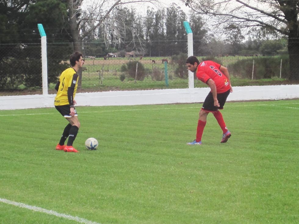 Estudiantes ganó y mantiene sus chances