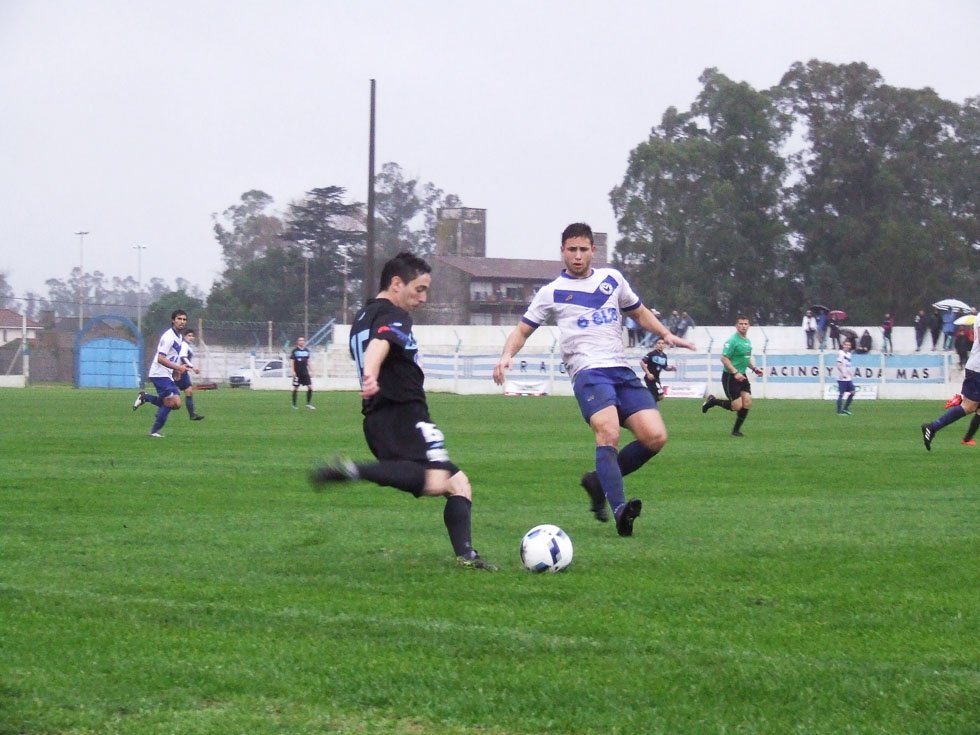  Racing ganó y es uno de los líderes 