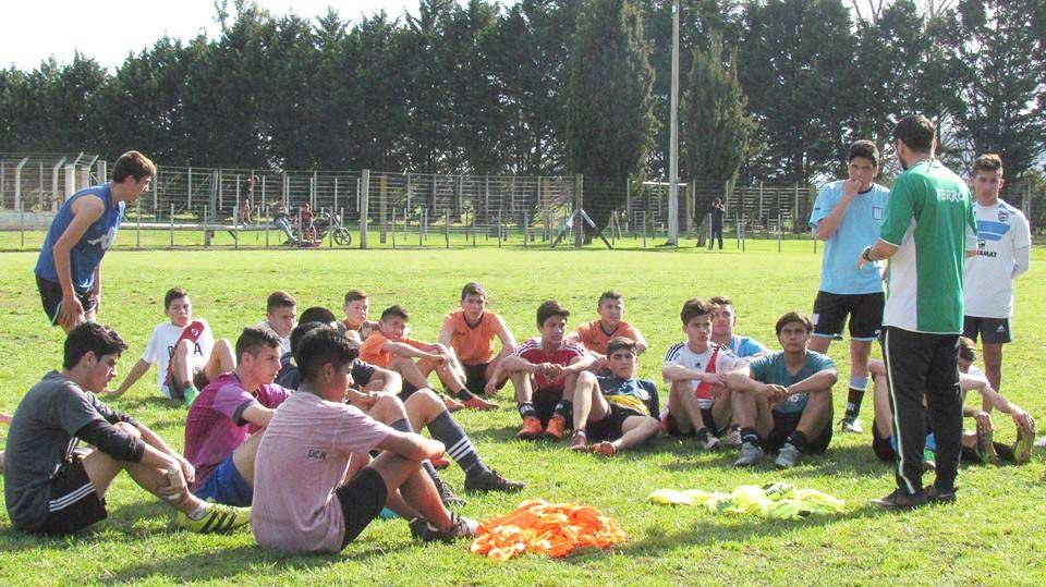 Ferrocarril Oeste realizó prueba de jugadores 