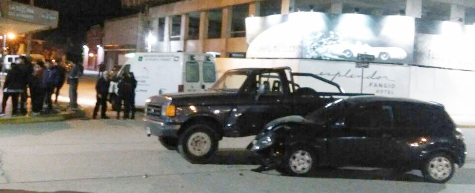 Fuerte colisión en Av. Kelly y calle 25