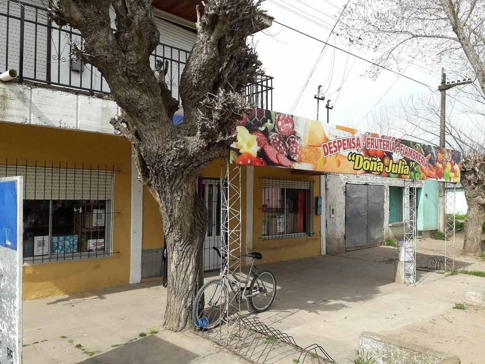 Robaron bebidas alcohólicas, cigarrillos y tarjetas telefónicas pero dejaron el dinero