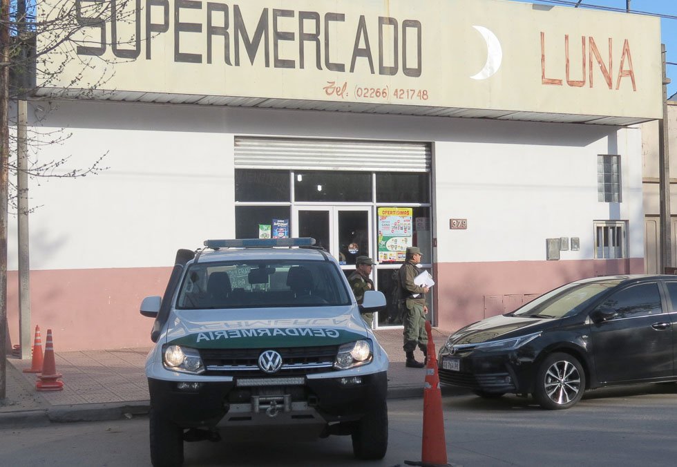 Allanamiento en supermercado chino