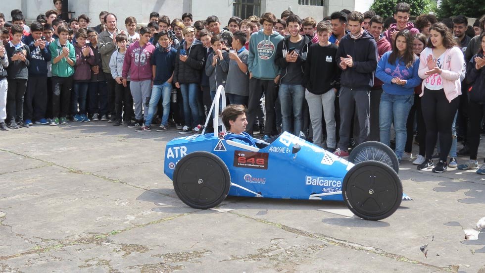 Renueva su ilusión de competir  con un auto eléctrico la EEST Nº 1 