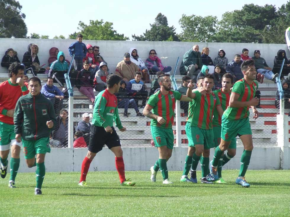 Ferroviarios goleó y es finalista 