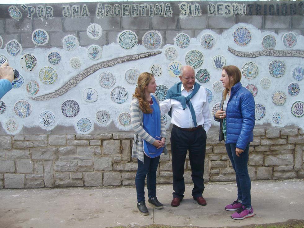 Balcarce la da "una manito" a CoNIn