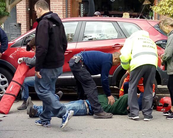 Motociclista herido al chocar a una camioneta