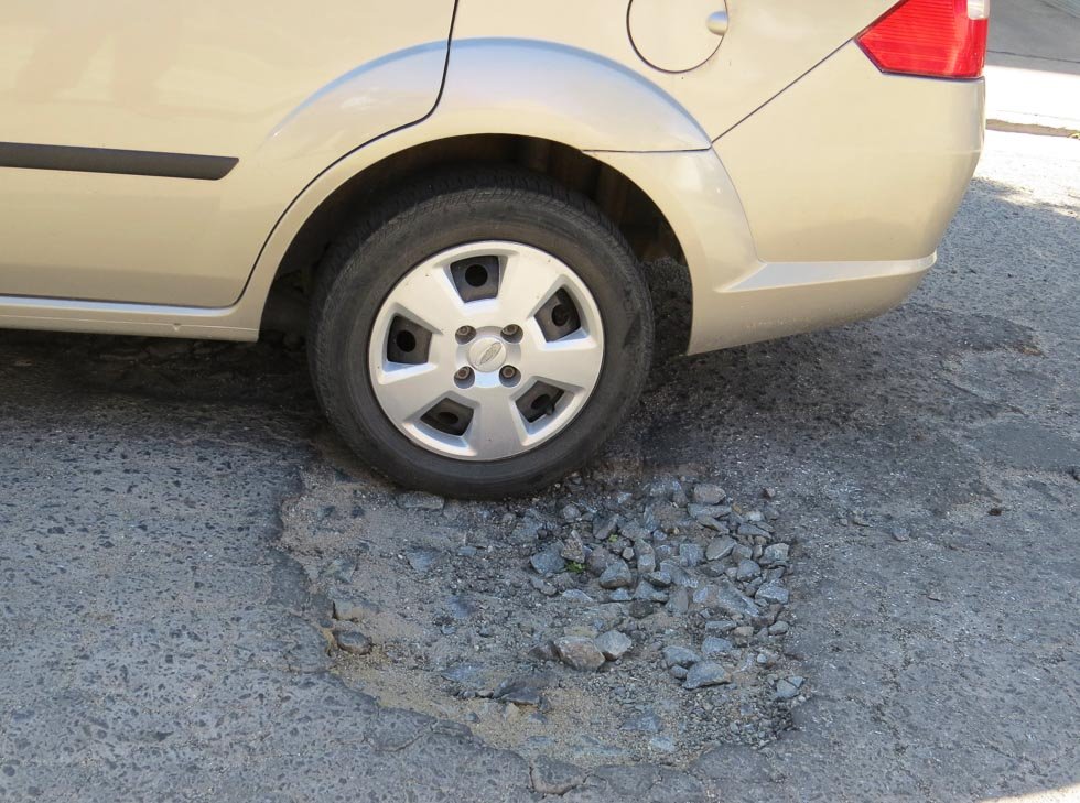 Cerca del 80 % del asfalto de la ciudad se encuentra en situación de colapso