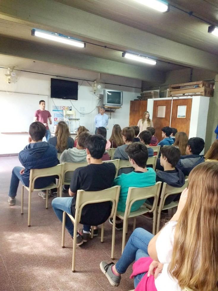 Sobre el uso de pirotecnia se hizo una campaña  de concienciación en escuelas secundarias