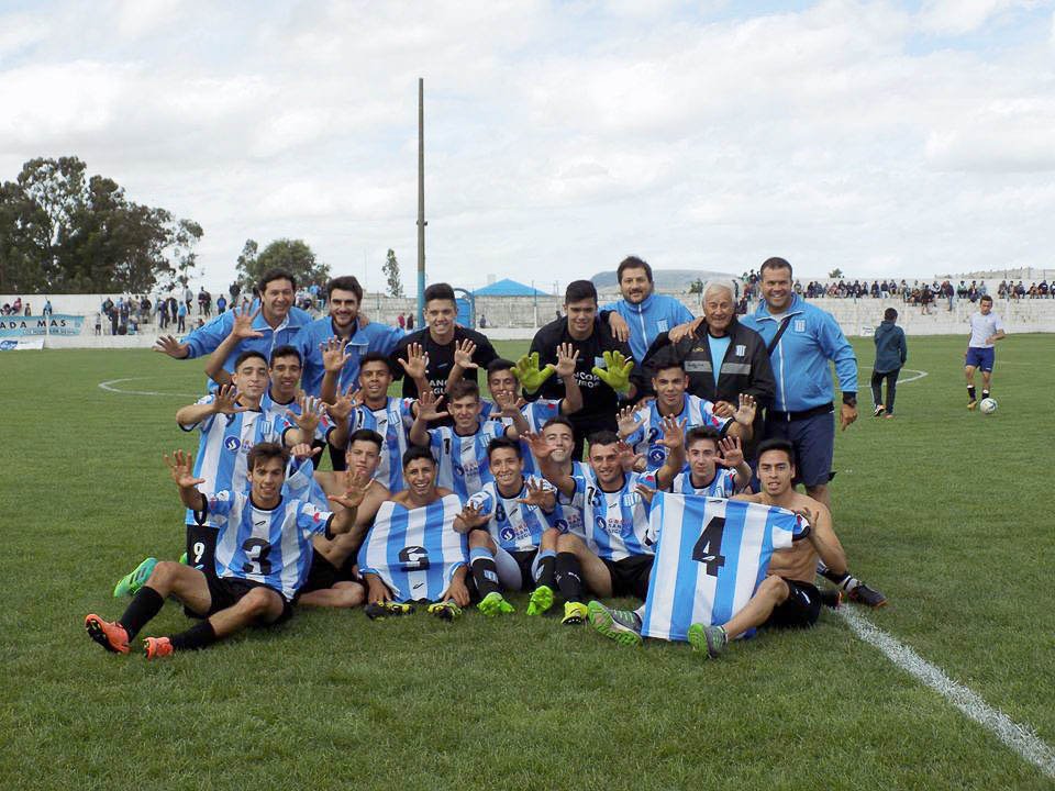 Racing Club arrasó con Boca y se quedó con el título