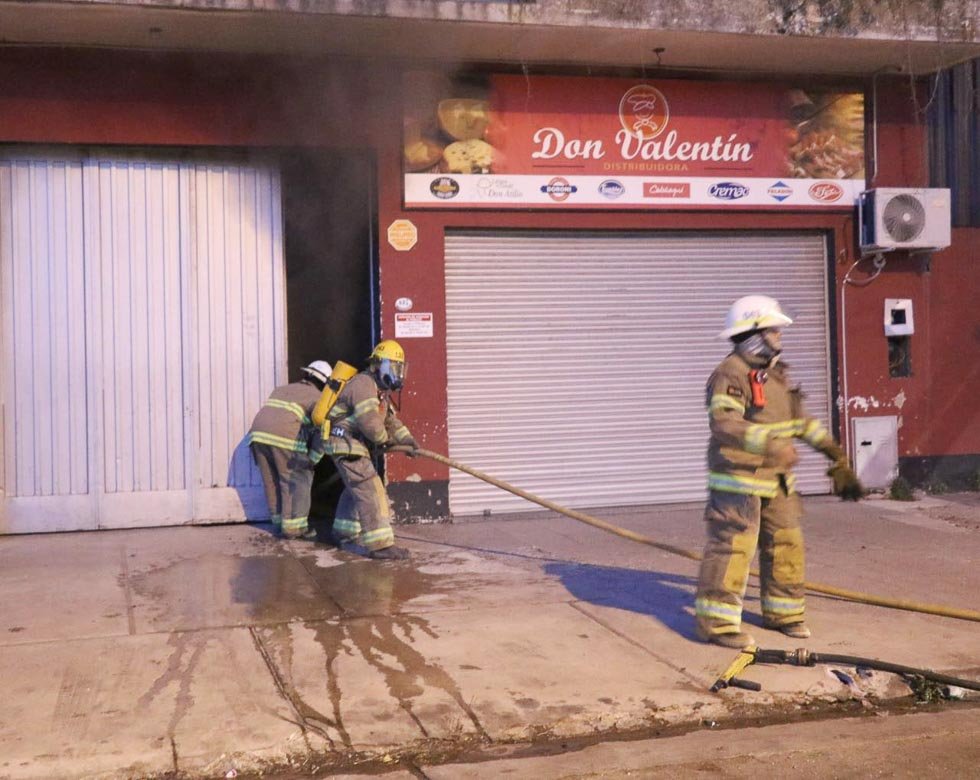Susto y tensión por un principio de incendio en distribuidora de fiambres