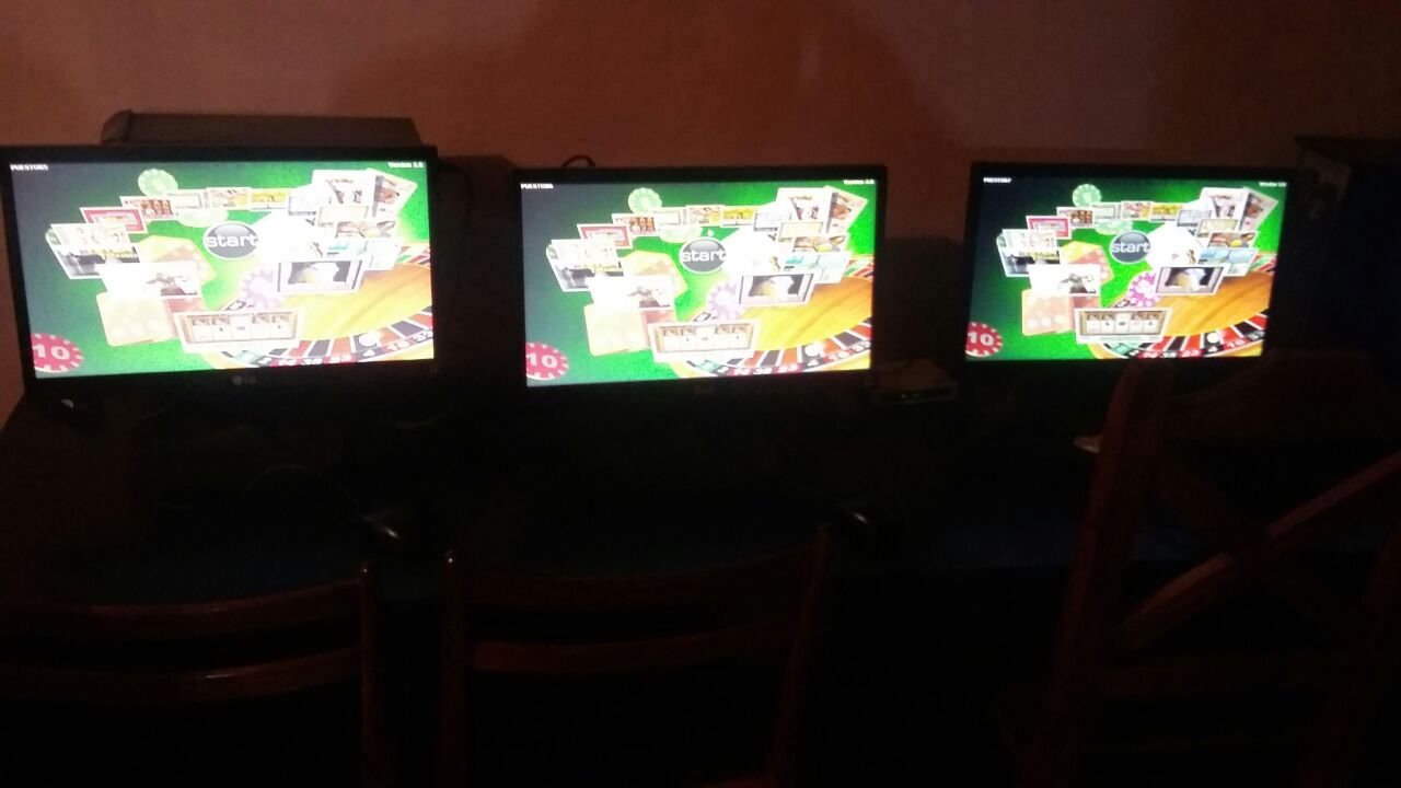 Secuestran varias computadoras por  juego clandestino en dos allanamientos