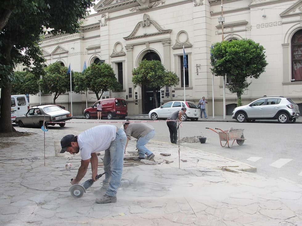 Comenzaron los trabajos donde se emplazará el monumento a Fangio