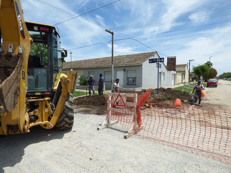 Se habilitaron en tres barrios las nuevas redes de agua y cloacas
