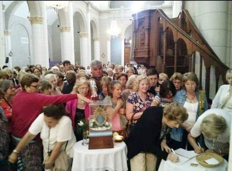 Gran cantidad de fieles  acompañó el paso de la virgen peregrina por  Balcarce