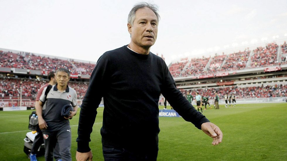 Ariel Holan visitará Balcarce 