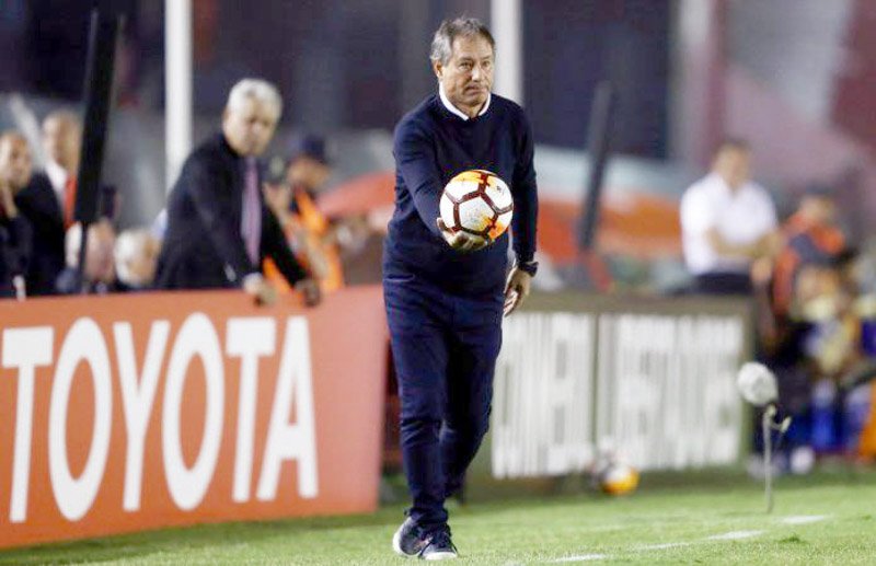 Hoy llega Holan a Balcarce 