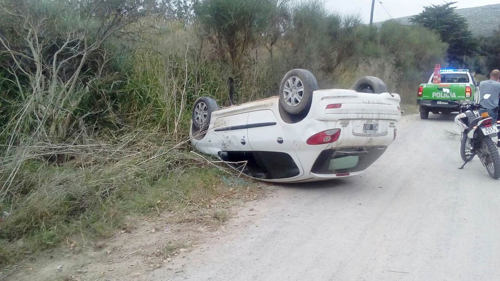 Volcó el automóvil que  manejaba alcoholizado