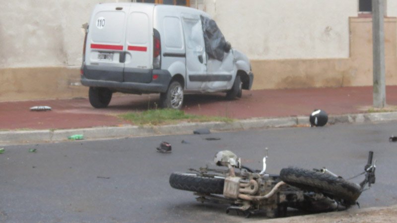 Motociclista herido de  gravedad en un choque