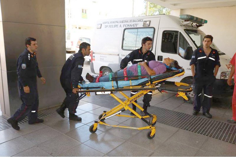 Los Bomberos, en distintas  acciones rescataron a dos personas