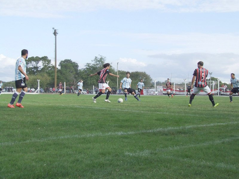 Amigos Unidos se quedó con el clásico ante Racing Club 