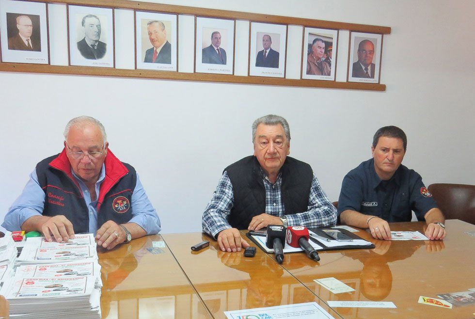 Con una unidad forestal como objetivo a  alcanzar, los bomberos lanzaron su rifa anual