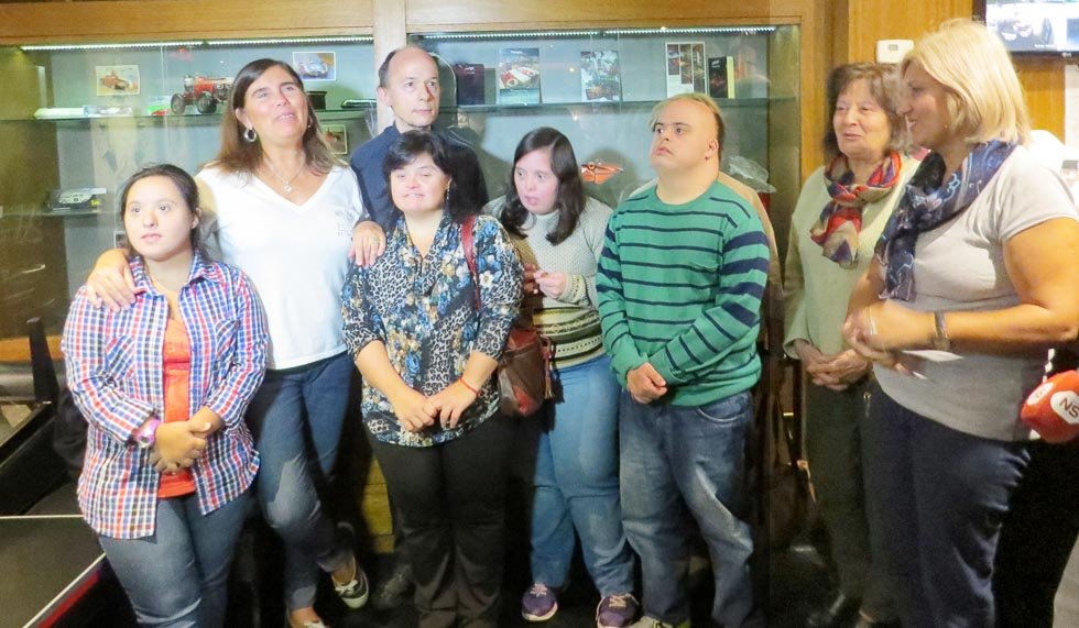 Con todo el empuje de su grupo, Sandra  Bruschetti se pone «al volante» de un foodtrucks