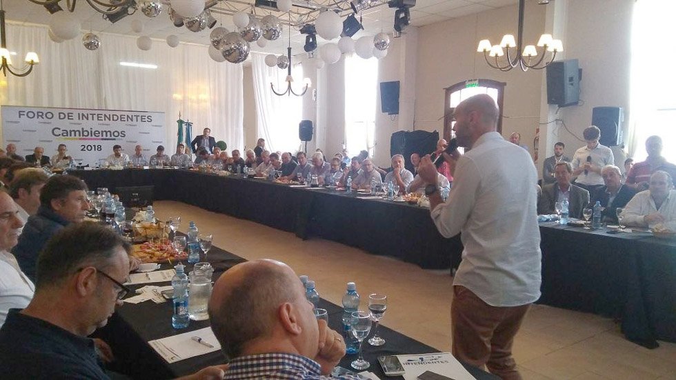 Reino participó de un foro de intendentes de  Cambiemos que se realizó ayer en Olavarría 