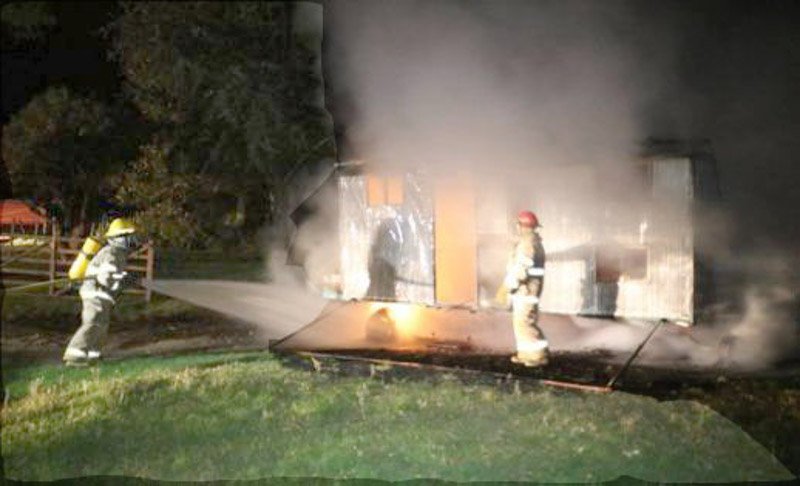Se incendió una casilla rodante en la zona rural