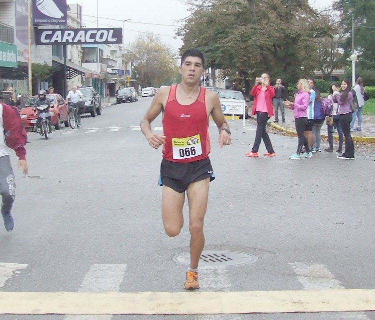 Cichilitti ganó la carrera y se quedó con el récord del circuito 