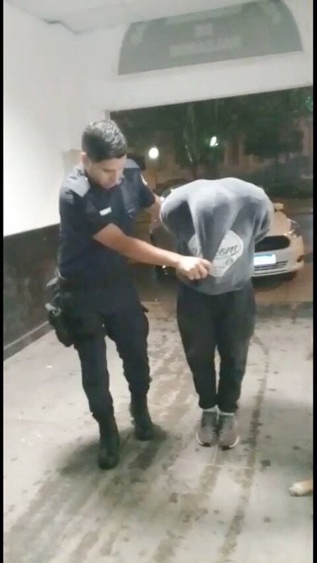 En diferentes procedimientos  la Policía detuvo a dos jóvenes