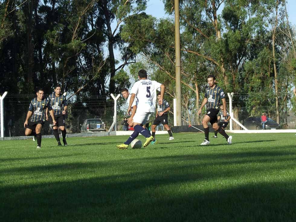 En un partidazo igualaron  Deportivo Los Pinos y El Riojano
