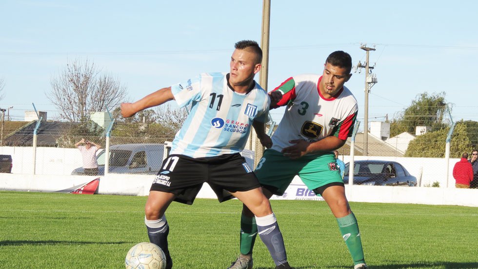 Racing goleó a "Ferro" y subió al primer puesto 