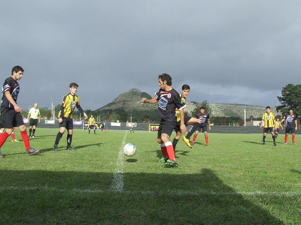 Sportivo Trabajo consiguió su primera victoria en el torneo 