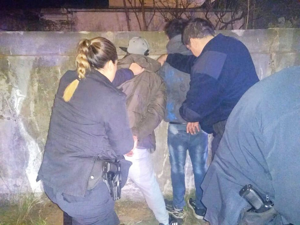 Caen dos sujetos por intento de robo