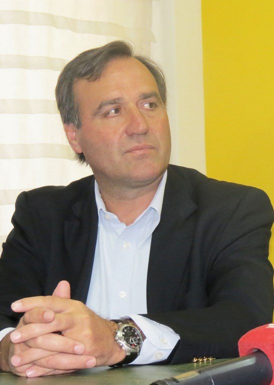 El diputado Juan Aicega, en contra