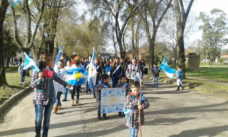  Con la presencia de gran cantidad de público se realizó ayer el acto central del "Día de la Bandera"