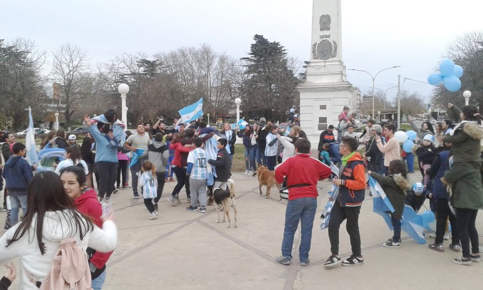 Festejos balcarceños en la Plaza 