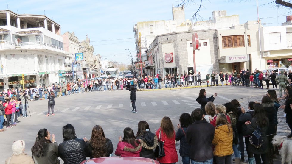Un «abrazo» para protestar