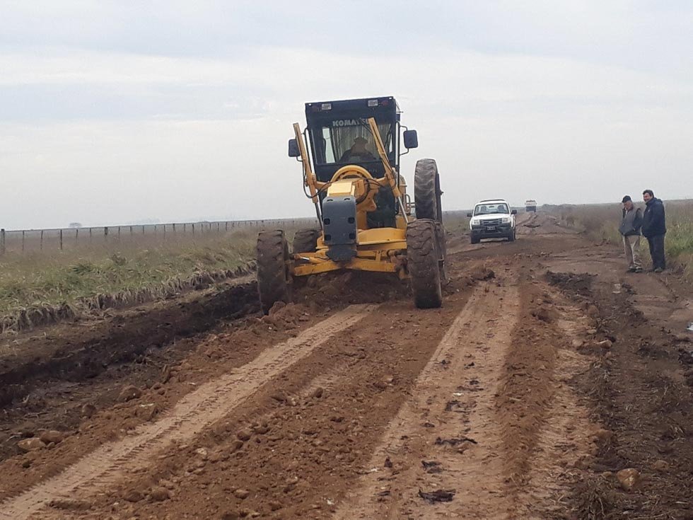 Reconstruyen sectores  críticos de la red vial rural
