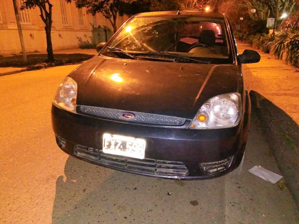 Desobedeció una orden judicial  y le dañó el auto a una mujer