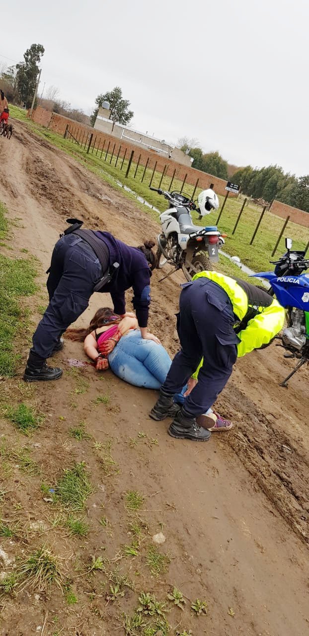 Una joven reaccionó de manera violenta contra la Policía y terminó detenida