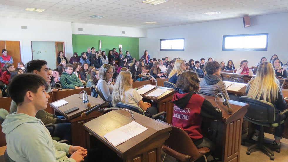 Sesionó ayer el Parlamento Juvenil 