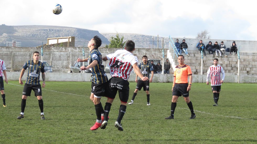 En un cotejo opaco, Los Pinos y San Agustín no se sacaron ventaja 