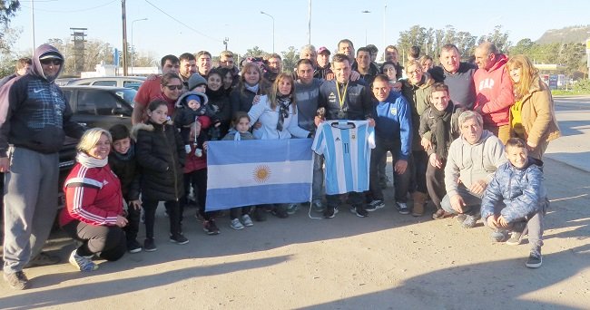 Gastón Ibargüengoitía llegó a la ciudad y fue recibido en «El Cruce» 