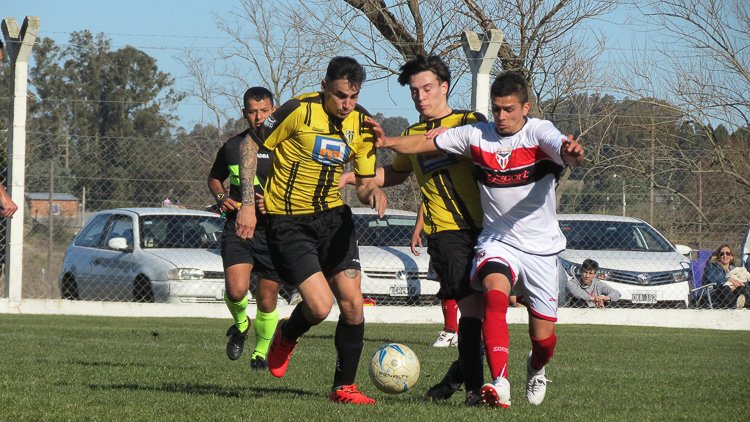Amigos Unidos goleó a Sportivo Trabajo 