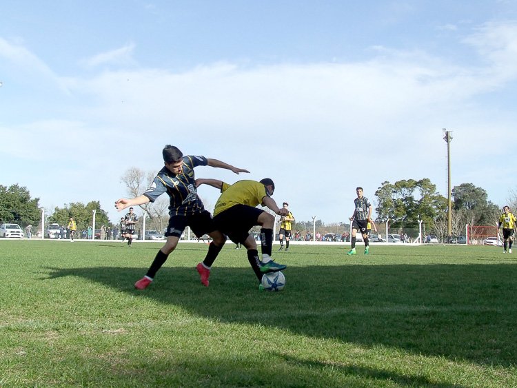 Empate entre Deportivo Los Pinos y Sportivo Trabajo 
